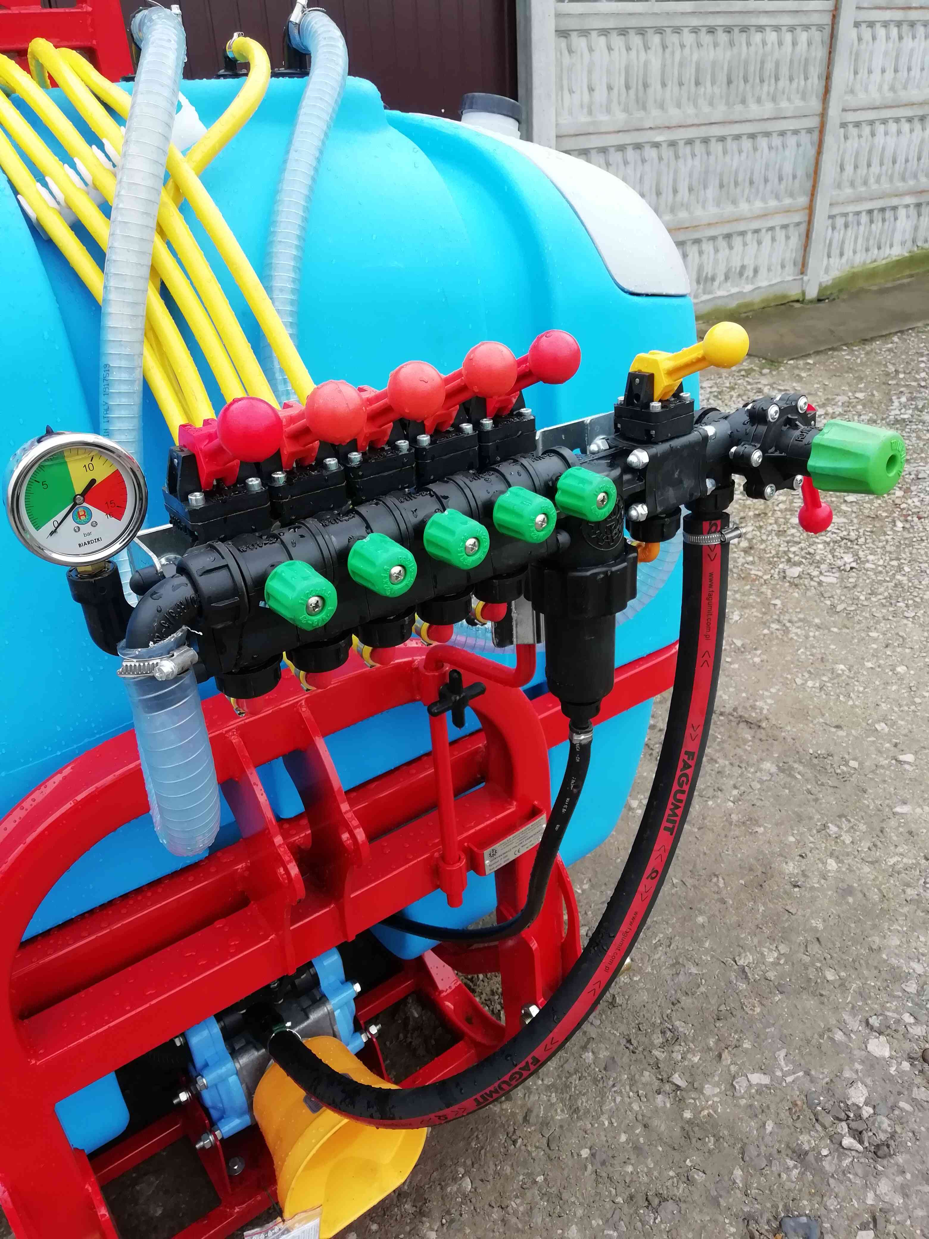 Opryskiwacz zawieszany